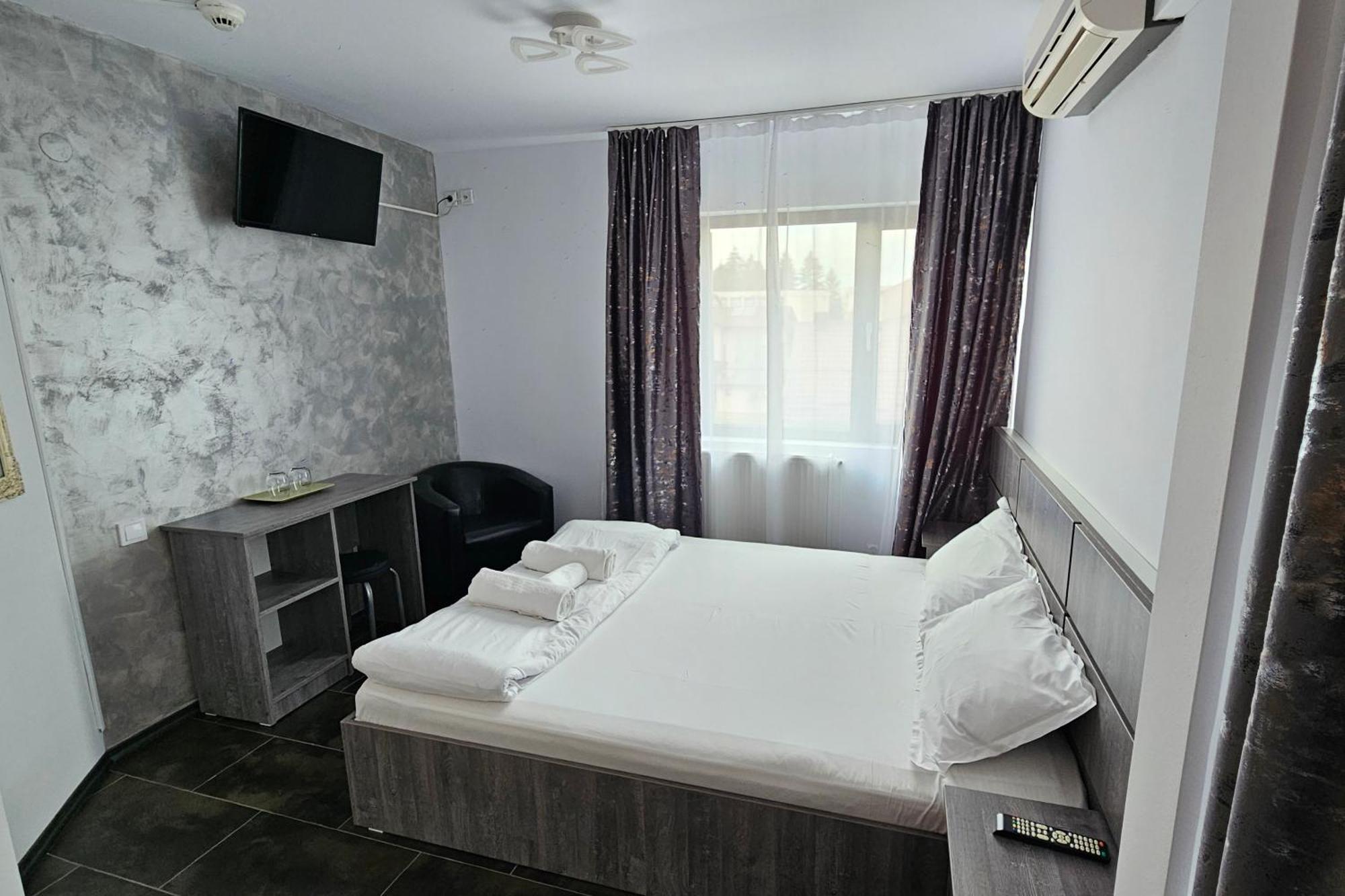Flamingo Hotel Piteşti Exterior foto