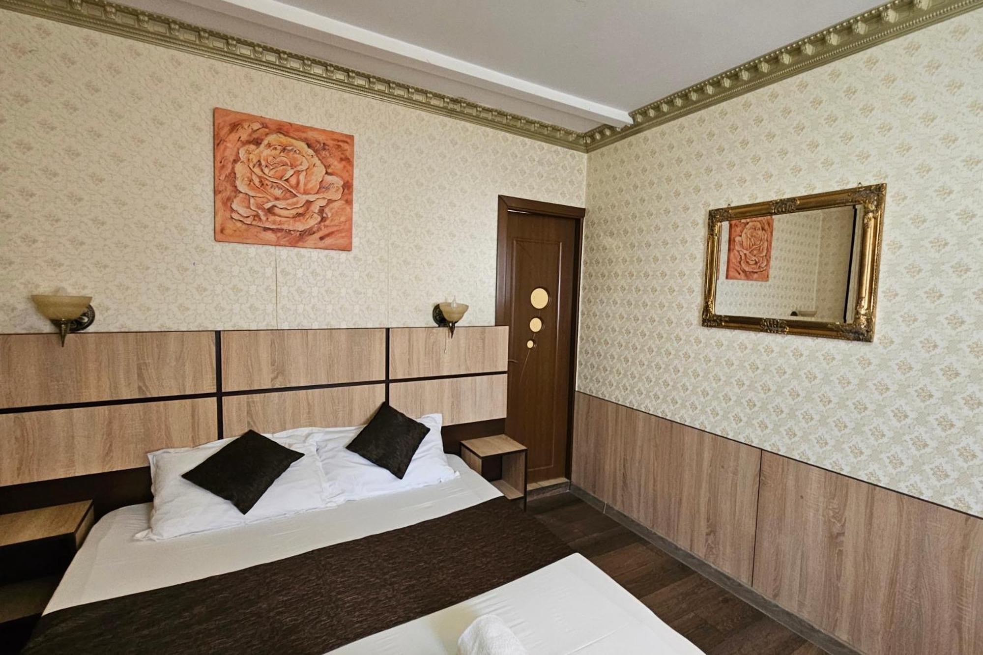 Flamingo Hotel Piteşti Exterior foto
